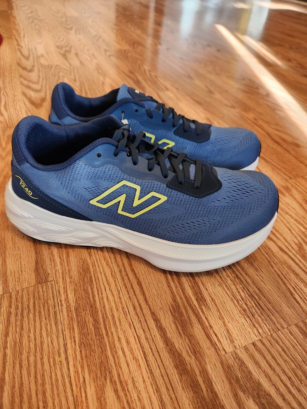 New Balance WIDE M1240 Running/Walking Shoes